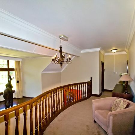 Eagle Wind Manor Hotel Hillcrest Bagian luar foto