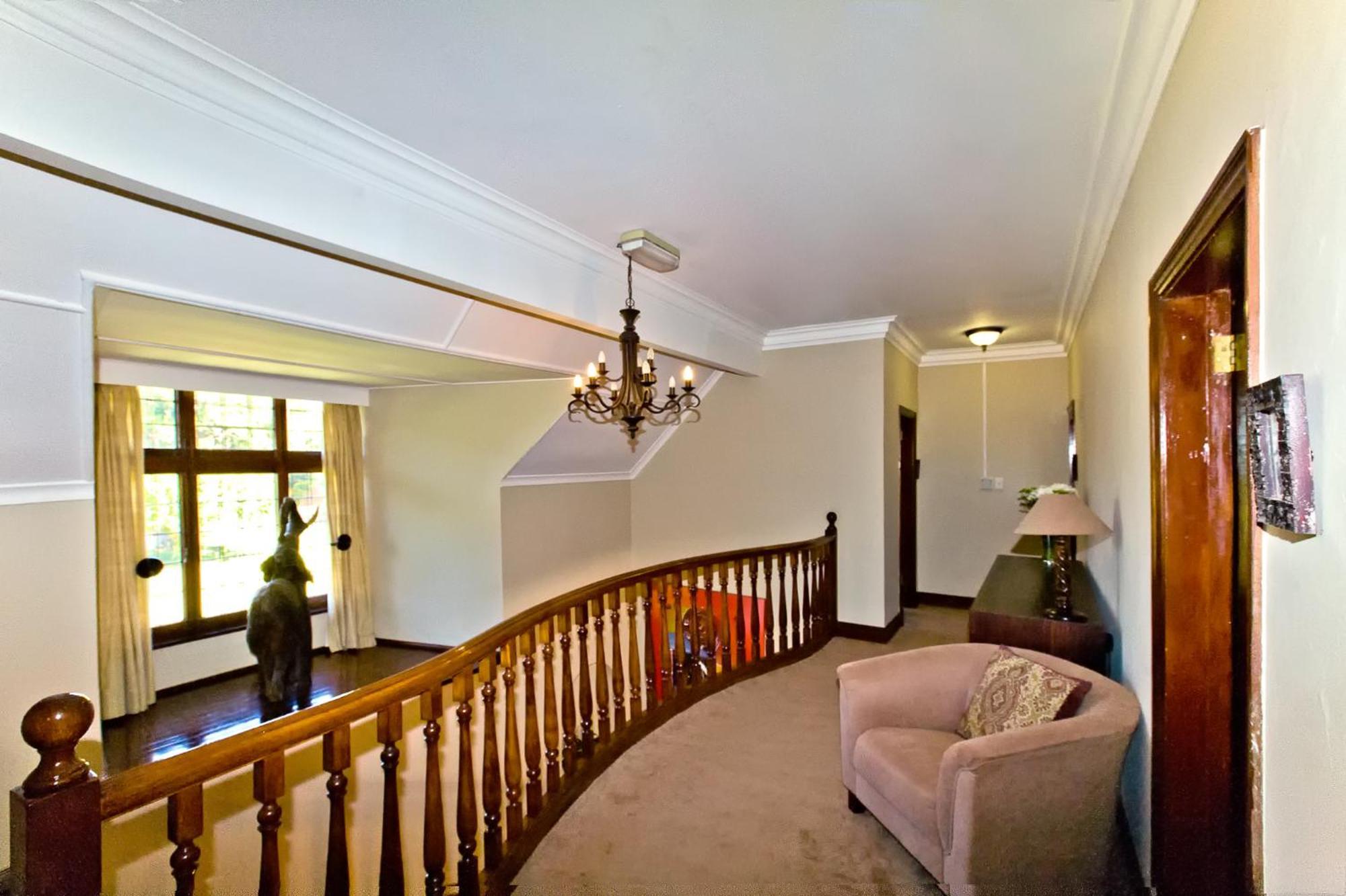 Eagle Wind Manor Hotel Hillcrest Bagian luar foto
