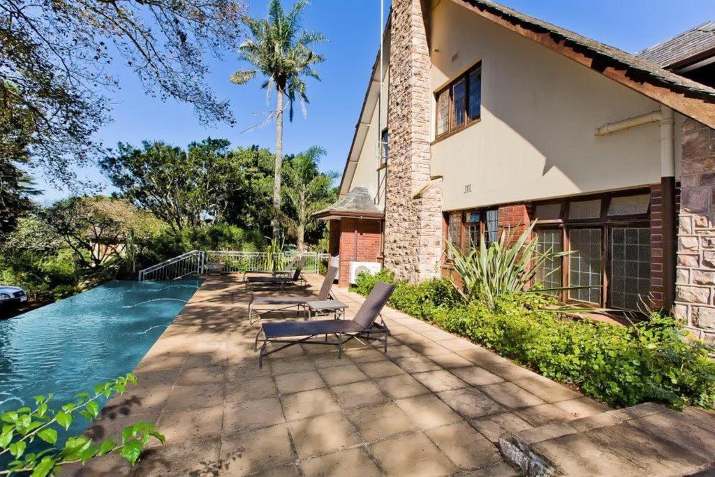Eagle Wind Manor Hotel Hillcrest Bagian luar foto