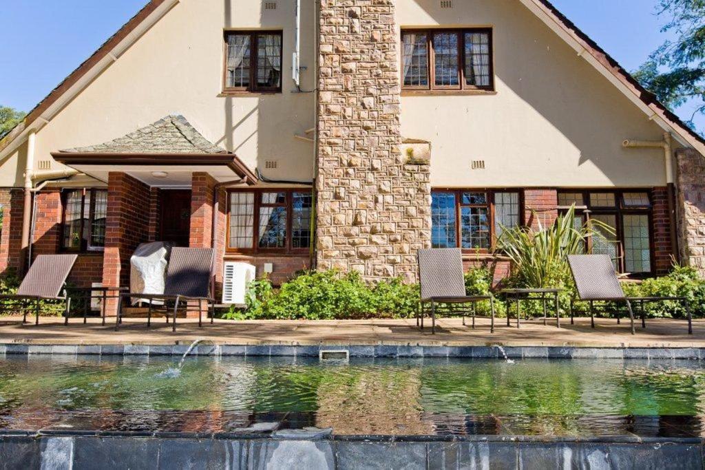 Eagle Wind Manor Hotel Hillcrest Bagian luar foto