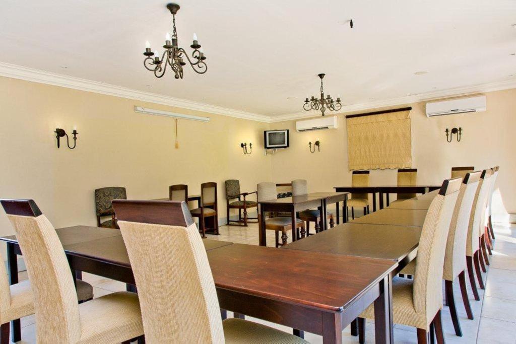 Eagle Wind Manor Hotel Hillcrest Bagian luar foto
