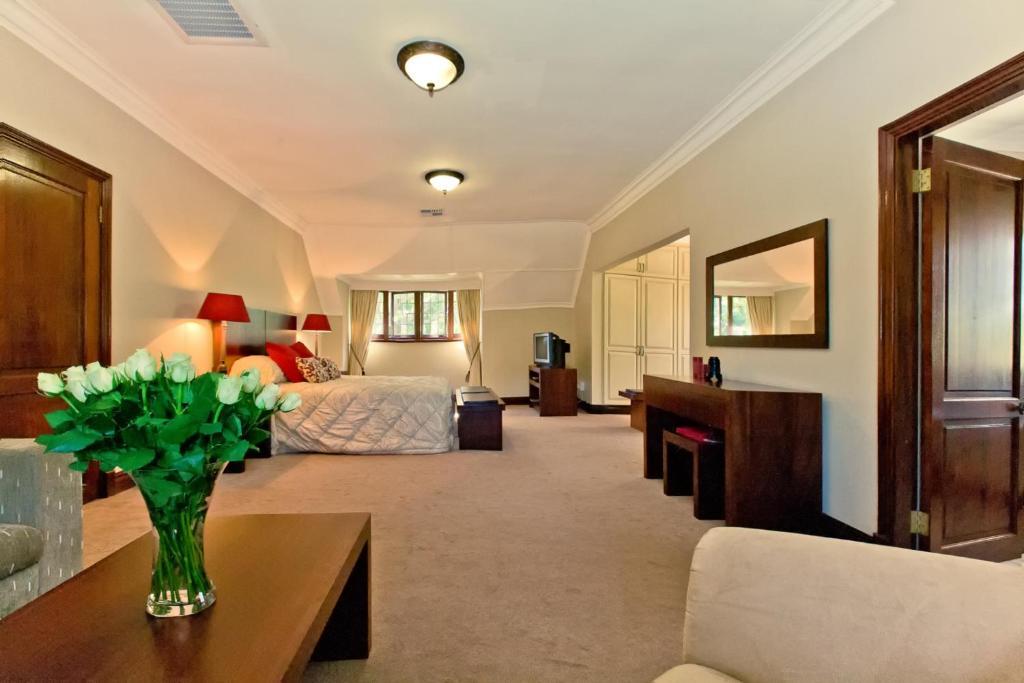 Eagle Wind Manor Hotel Hillcrest Bagian luar foto