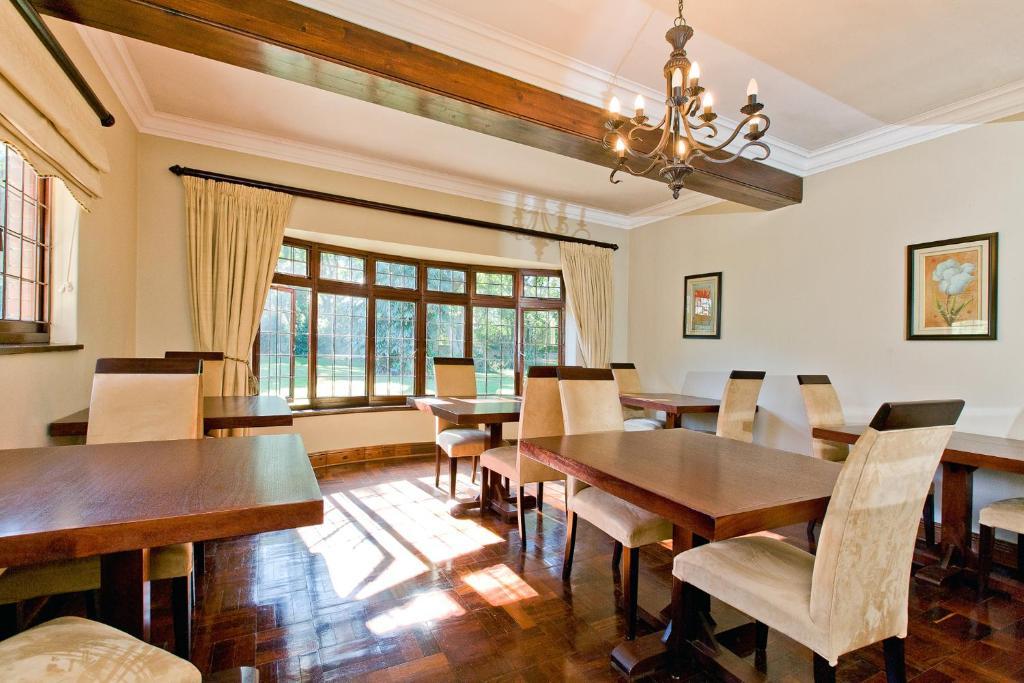 Eagle Wind Manor Hotel Hillcrest Bagian luar foto
