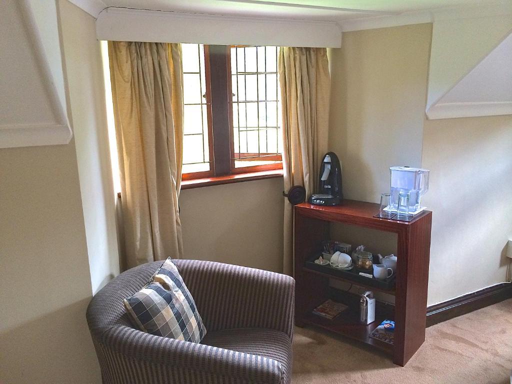 Eagle Wind Manor Hotel Hillcrest Bagian luar foto