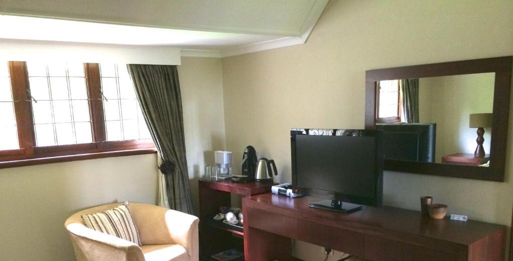 Eagle Wind Manor Hotel Hillcrest Bagian luar foto