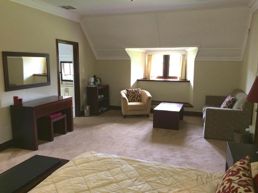 Eagle Wind Manor Hotel Hillcrest Bagian luar foto